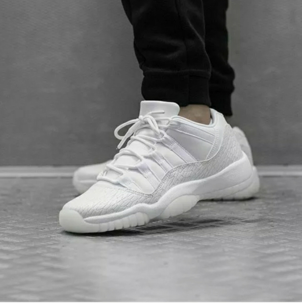 Nike Air Jordan 11 Low Heiress Platinum Sz 9